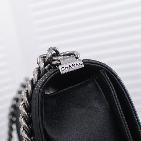 シャネルバッグ角部分ディテール